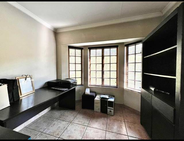 3 BEDROOM HOUSE FOR SALE IN LINCOLN MEADE